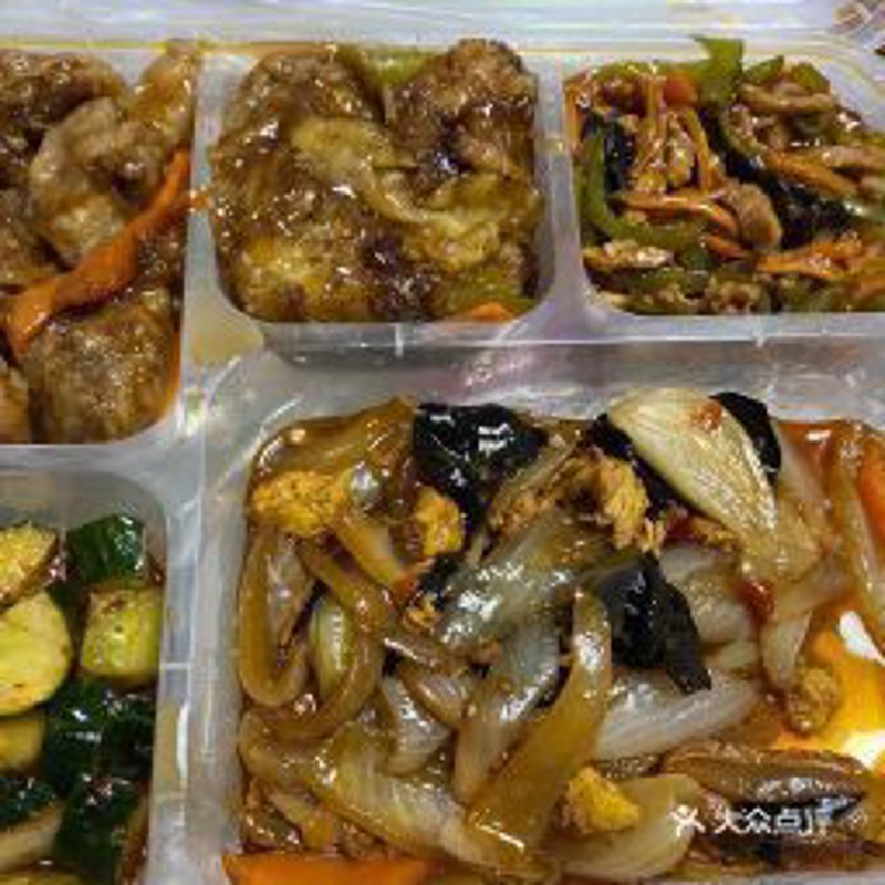 在2023年的今天，无极县宗田肉食盒菜店作为一家新开业的企业，正以全新的姿态融入当地生鲜配送市场。本文将通过对比分析，探讨宗田肉食盒菜店与市场上其他生鲜配送供应商相比的优势和劣势。